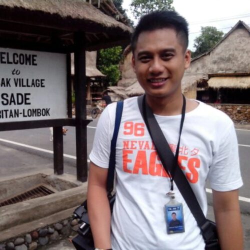 Pelanggan Toko Keramik Bojonegoro